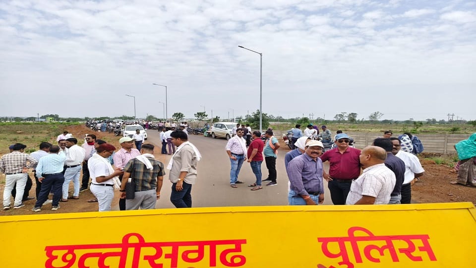 शिक्षकों ने जताया विरोध