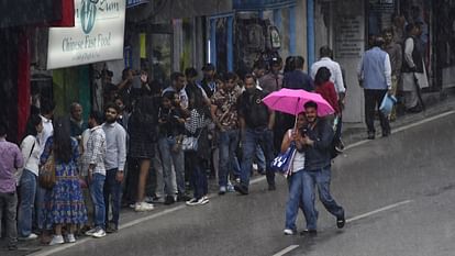 Himachal Weather: हिमाचल के पांच जिलों में आज और कल बारिश, अंधड़ व ओलावृष्टि का ऑरेंज अलर्ट; जानें अपडेट Himachal Weather Tuesday Wednesday Orange alert for rain thunderstorm and hailstorm five districts