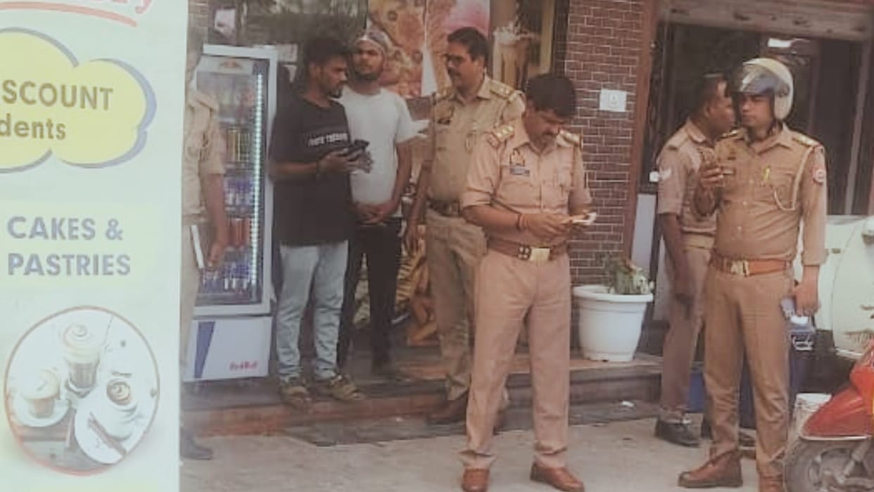 Two workers sleeping in Varanasi stopped breathing feared dead due to heat Police is investigating