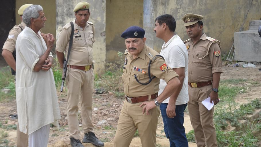 UP: ट्रैक पर 20 फीट लंबा पाइप... मोटे से छोटे पत्थर तक, सिर्फ एक घंटे में ट्रेन पलटाने की साजिश; बड़ा खुलासा UP News Conspire to Derail Train in Just One Hour in Shamli Know Details in Hindi