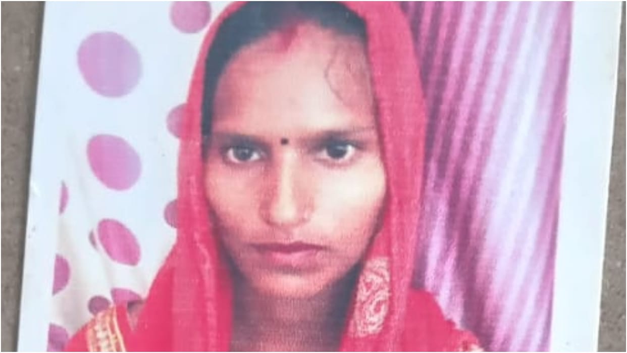 woman jumped in front of train with her son both died in Bareilly