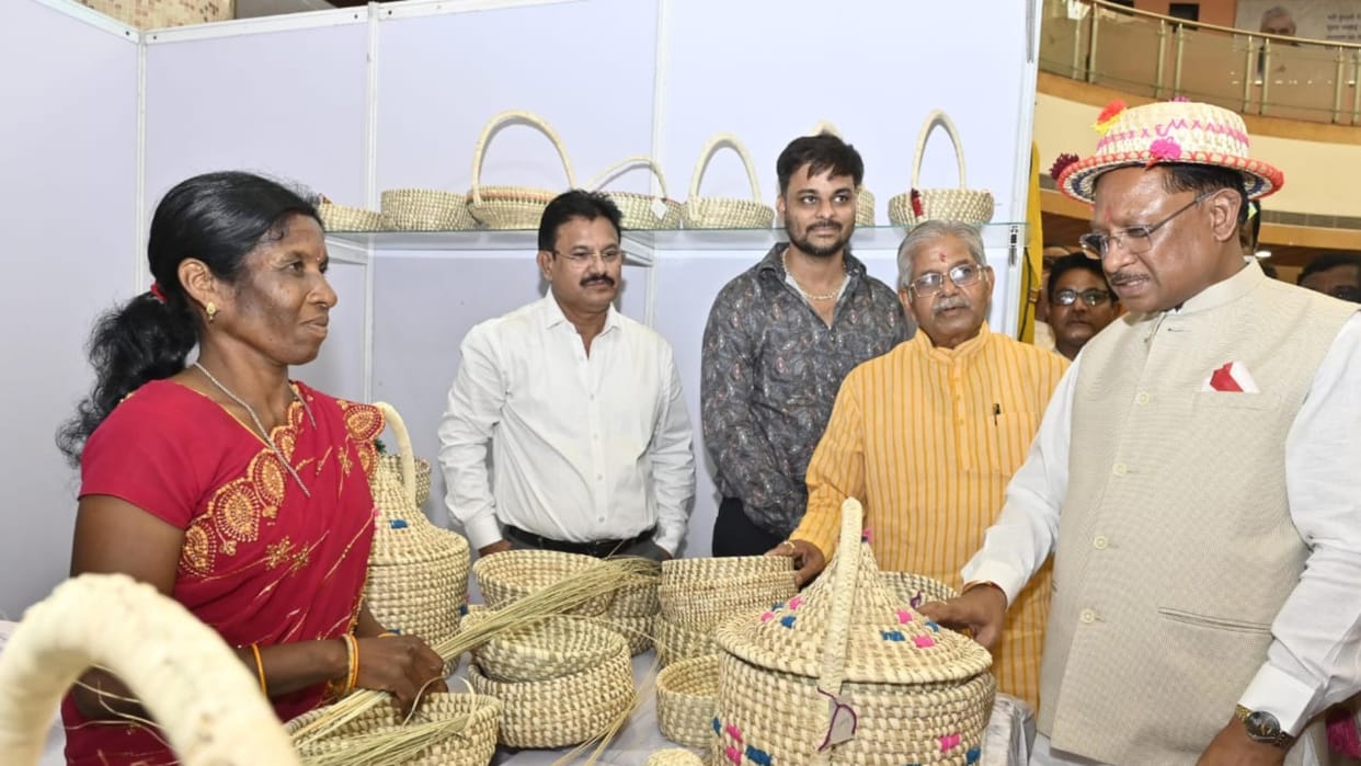 Chhattisgarh: CM Sai distributed grant amount, congratulated newly appointed president Shalini Rajput