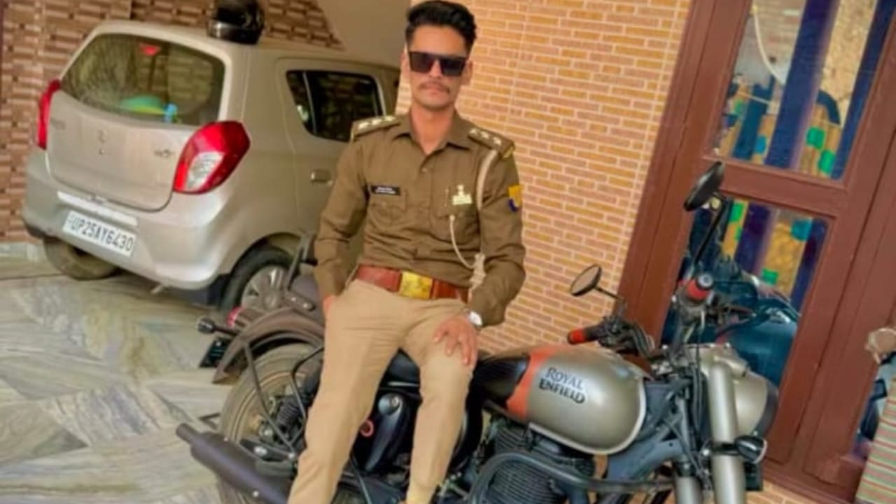 man became fake inspector wearing police uniform his wife exposed him in Bareilly