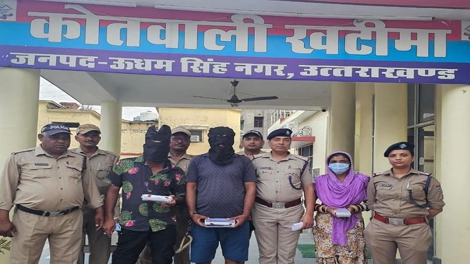 Police arrested the accused of blackmailing people by making objectionable videos of them in khatima