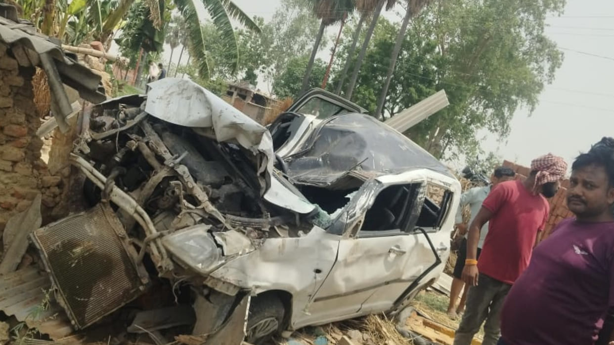 In Gorakhpur, bus carrying baraatis collided with a Magic.hung from the divider and escaped falling into ditch