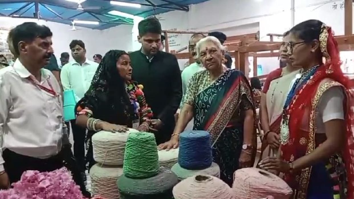 Governor Anandi Ben Patel saw handicraft products in lakhimpur kheri