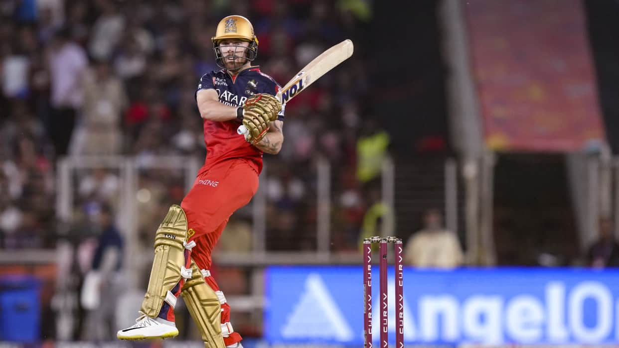 Phil Salt Returns to UK for Finger Scans, RCB Sweat Over Injury Blow