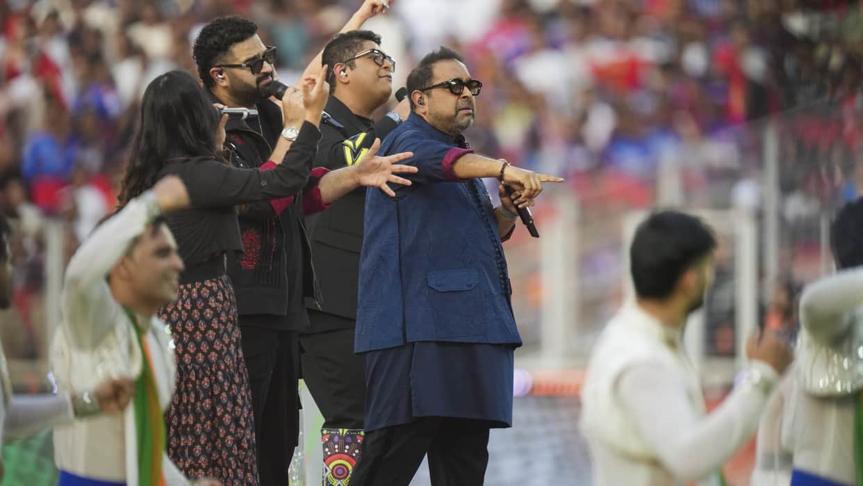 IPL 2025 Closing Ceremony Photos Shankar Mahadevan Performance Anushka Sharma in Narendra Modi Stadium
