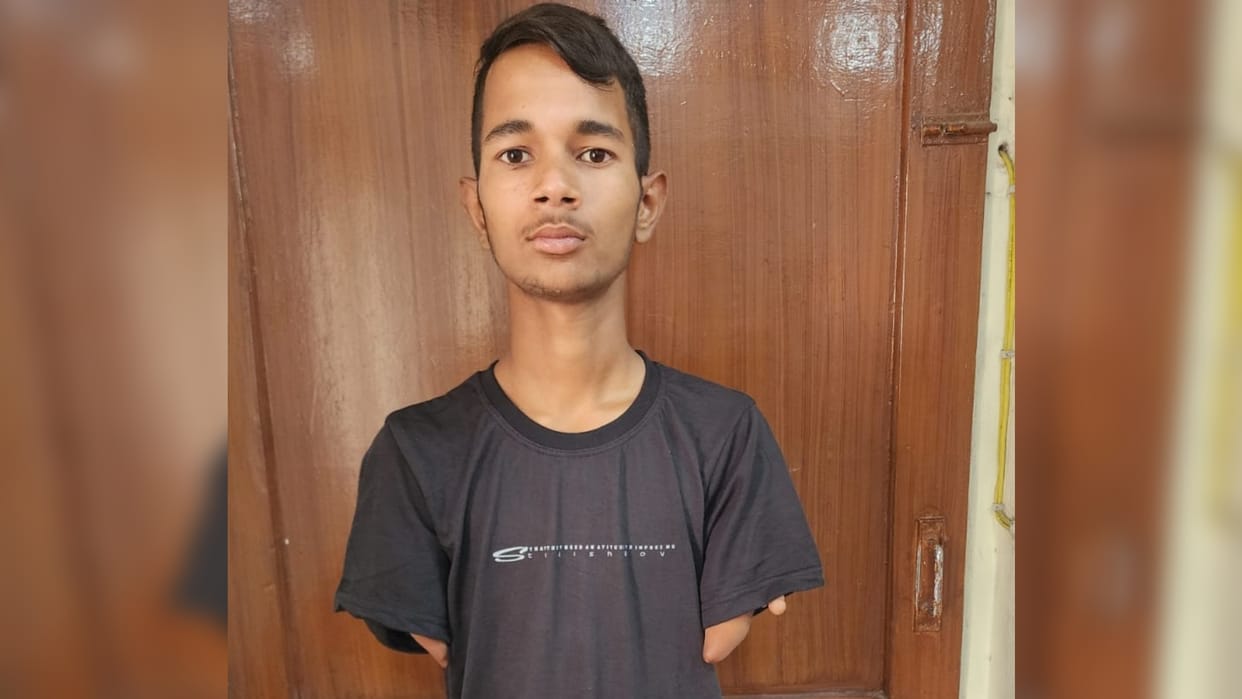 Jaipur News: Batting, bowling and fielding with feet; Vivek Kumar Atal did wonders in field without hands