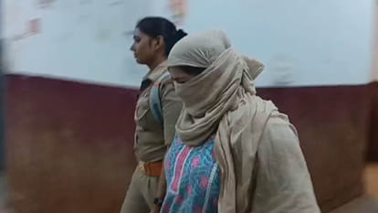 कोर्ट पहुंची डॉ. अनुष्का