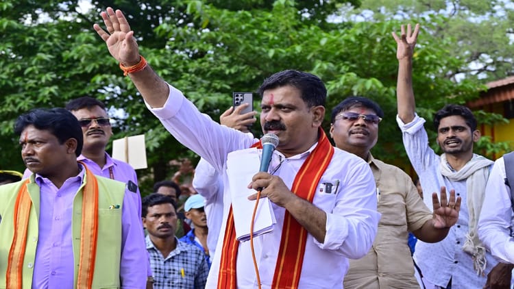 CG: नक्सलवाद के खिलाफ निकाली गई माओवाद विरोध रैली, डिप्टी सीएम बोले- सरकार हर दुख में साथ है