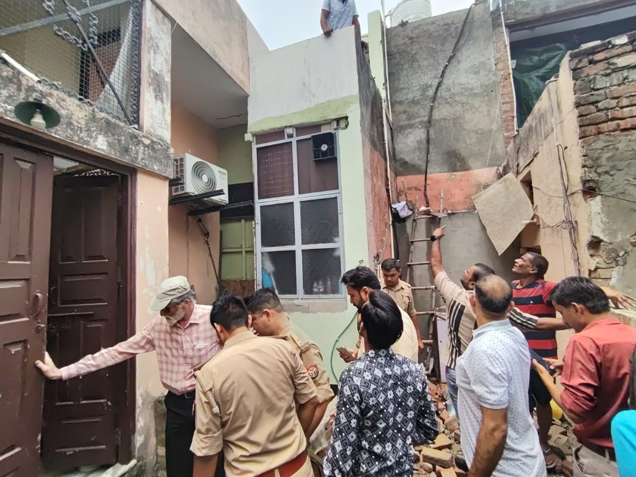 Meerut Blast: Roof Collapses While Making Sutli Bombs, Girl Injured; Police Investigating