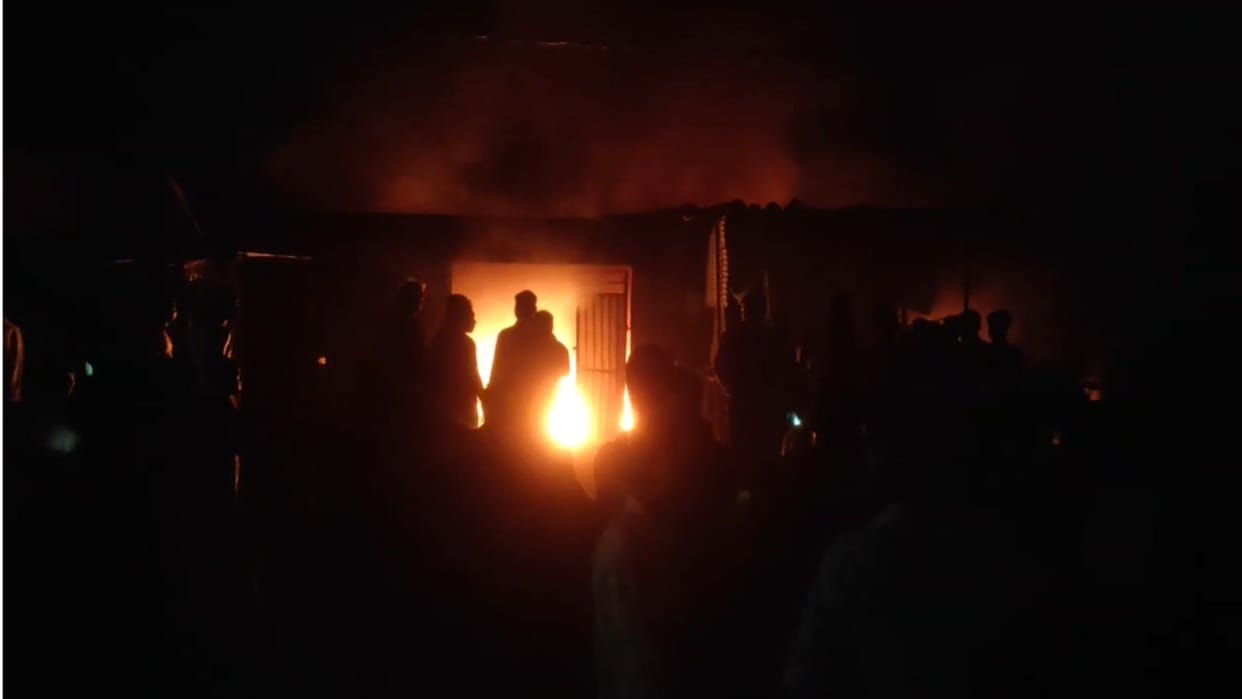 Huge fire in Suriyawan more than half a dozen shops burnt to ashes chaos ensued losses worth lakhs