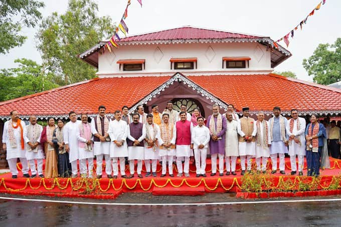 MP News: Chief Minister Dr. Yadav inaugurated the "Mango Festival" by tasting Bombay Green and Mani Prabha var