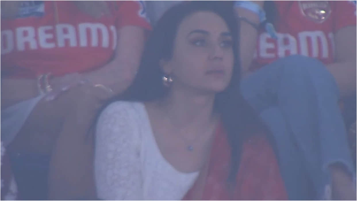 Preity Zinta Viral Reaction After Shreyas Iyer Wicket In IPL 2025 Final Match Against RCB