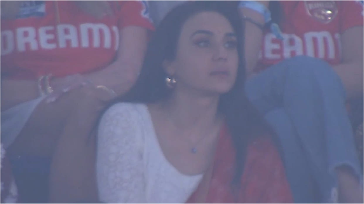 Preity Zinta Viral Reaction After Shreyas Iyer Wicket In IPL 2025 Final Match Against RCB