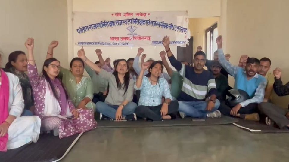 Revenue inspectors and sub-inspectors boycotted work for their demands in pithoragarh
