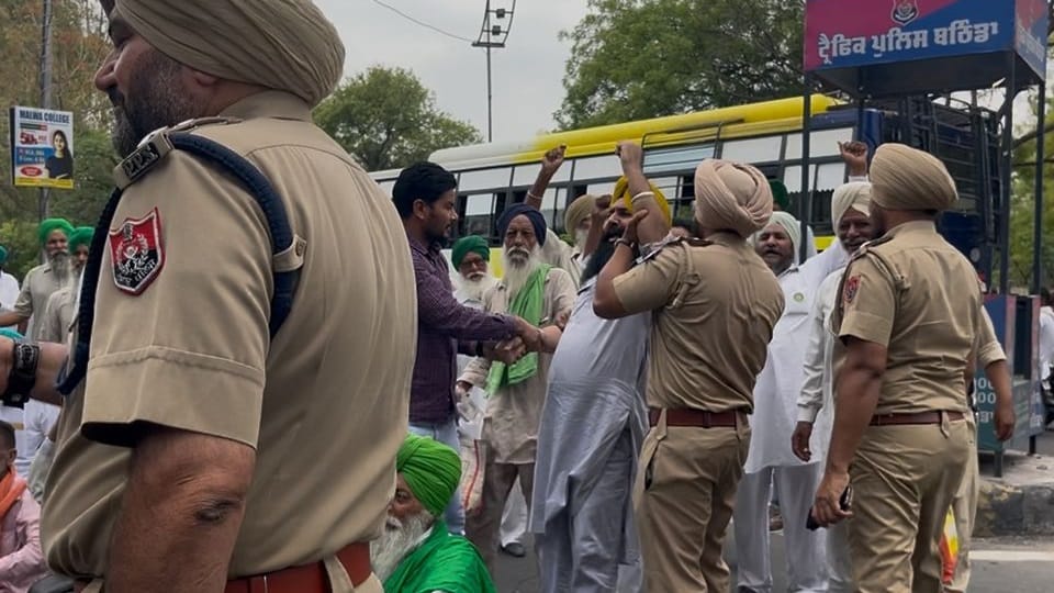 Farmers from Sangrur detained in Bathinda protesting against laying of sewerage in Ghasokhana