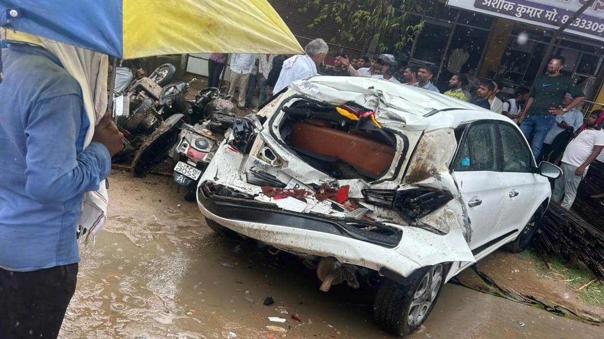Jaipur : Horrific road accident on Renwal Road, high speed bus hits car and girl students, 5 seriously injured