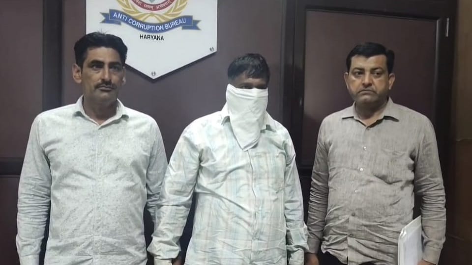 SI in Sonipat arrested with bribe Anti Corruption Bureau