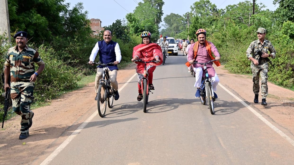 Health Minister Shyam Bihari Jaiswal took a bicycle trip on World Bicycle Day