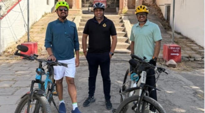 World Bicycle Day 2025 Three IPS officers of Kashi cycle 30 kilometers on holidays