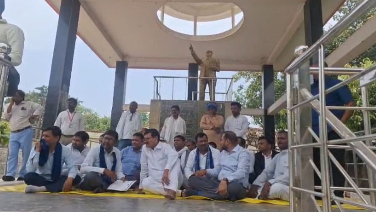 Controversy erupted over construction of yoga platform in Ambedkar Park in azamgarh