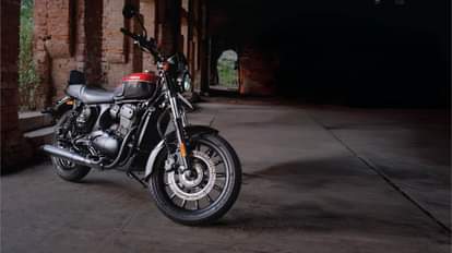 इन बाइक्स में मिलता है 15 लीटर का फ्यूल टैंक