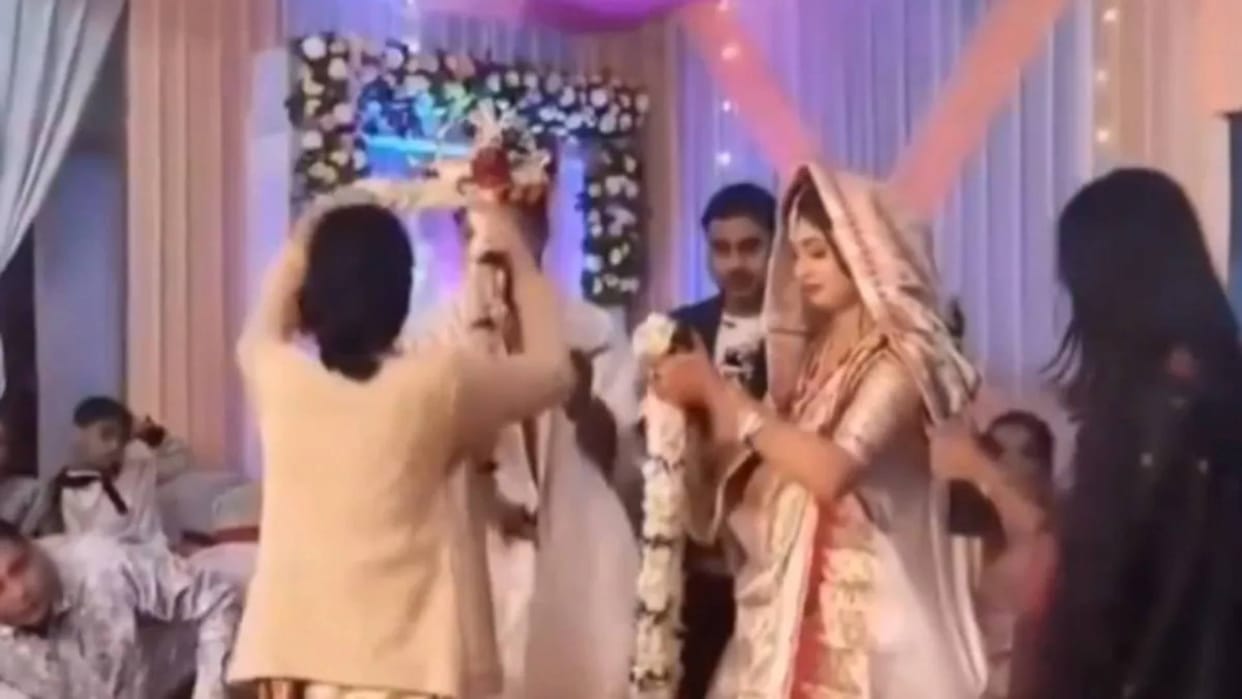 Woman started putting the garland around the groom neck herself Video goes Viral on Internet