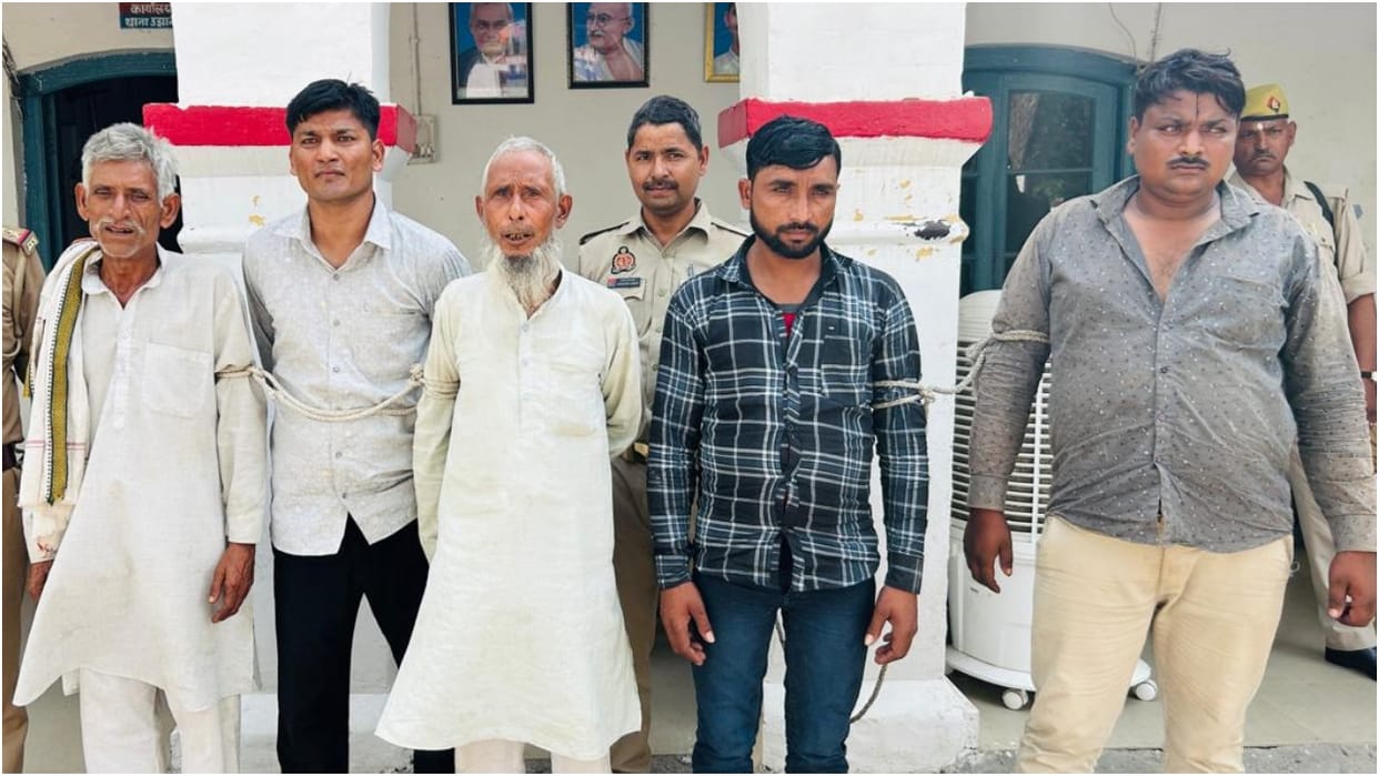 accused attacked police two constables injured in Budaun