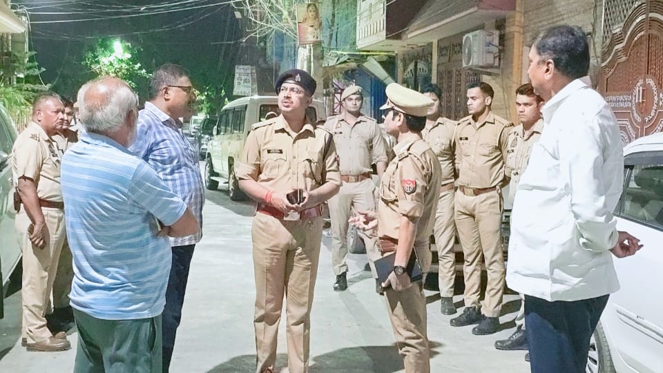 UP Crime News Leader Son Shot Dead by Gunshot to Head Details News in Hindi