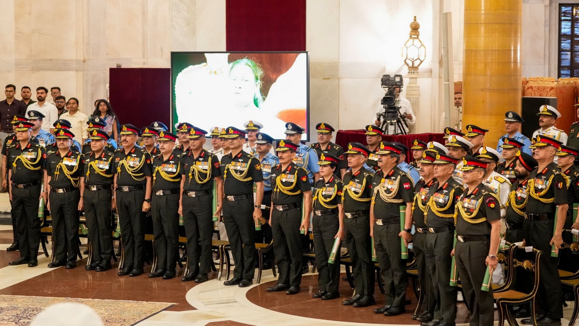 Indian Army: राष्ट्रपति मुर्मू ने 92 सैनिकों को किया सम्मानित, PVSM-UYSM सम्मान से नवाजे गए टॉप कमांडर