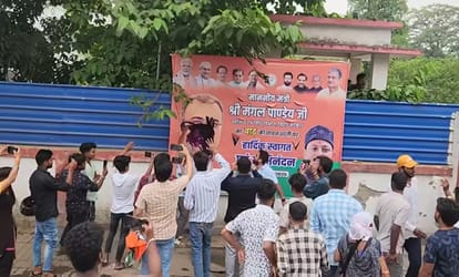 Bihar News: Congress protests in Patna, Health Minister's residence surrounded: Muzaffarpur case