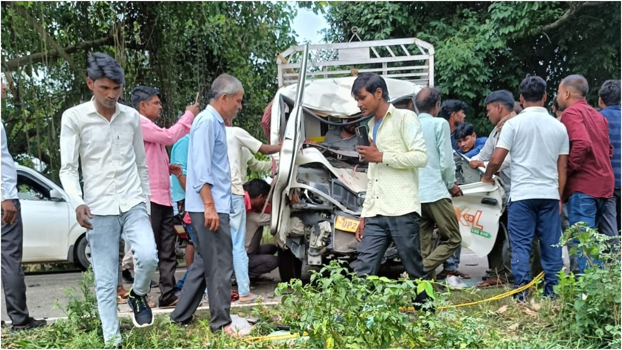 two people killed in loader and car collide on Bareilly-Bisalpur road