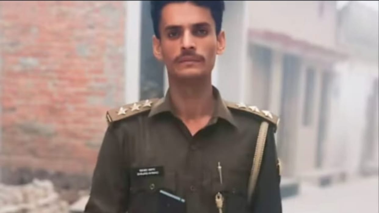man became fake inspector wearing police uniform his wife exposed him in Bareilly