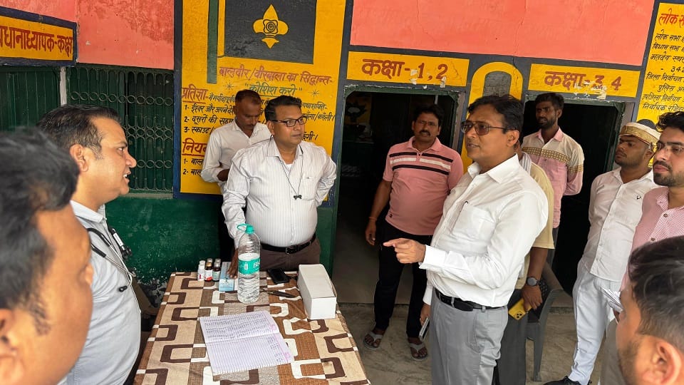 Investigation begins in underground water contamination in Mainpuri village Hafizpur