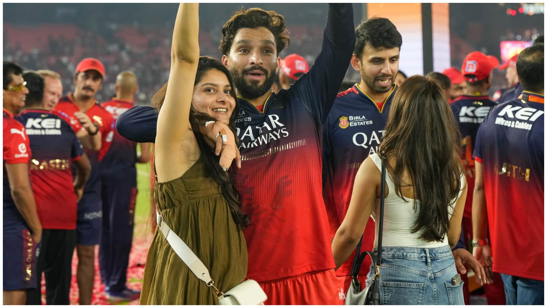 IPL 2025: Kohli-Anushka...Krunal-Pankhuri...Karthik-Dipika...Rajat-Aishwarya, players celebration with family