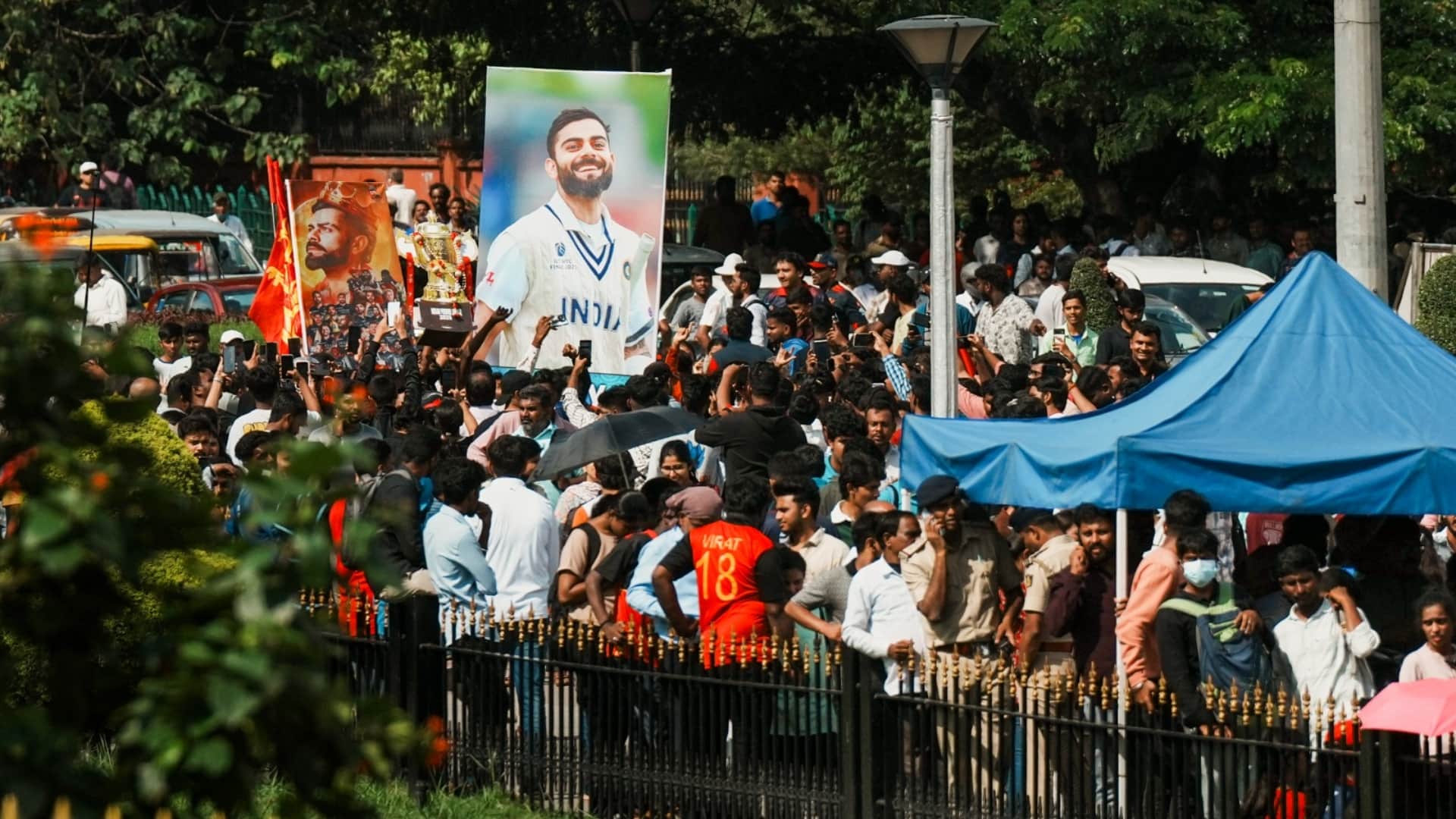 IPL 2025 Winner RCB gets a grand welcome on reaching Bangalore celebration photos huge crowd gathered