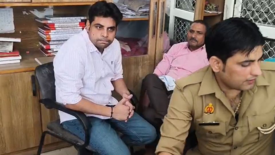 Kanungo Caught Taking twenty thousand Bribe in Meerut, Arrested by Anti-Corruption Team