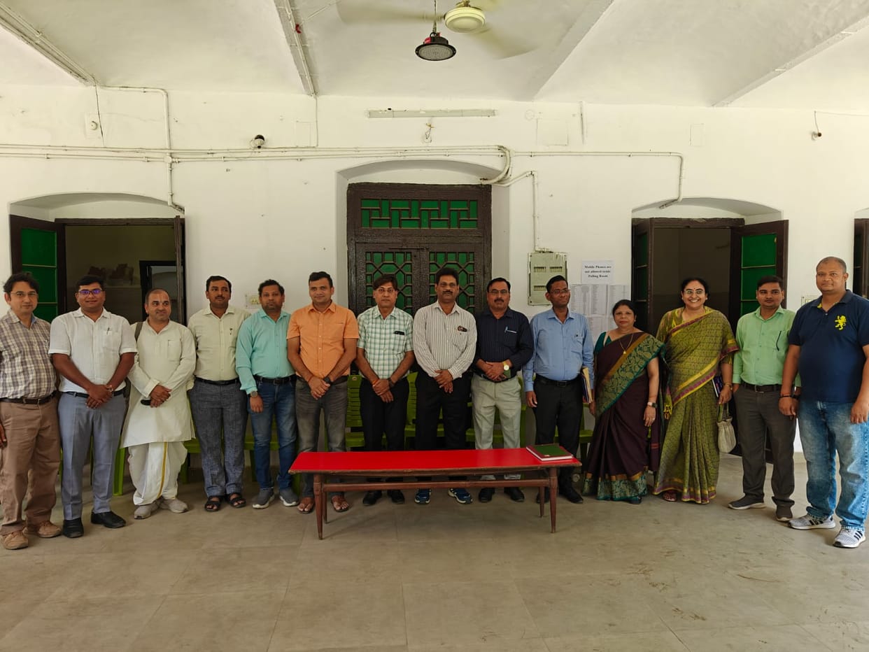 Lucknow University: The newly elected executive of Loota took charge.