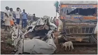 MP Accident News Cement Laden Truck and Car Collision in Jhabua Nine Killed News in Hindi
