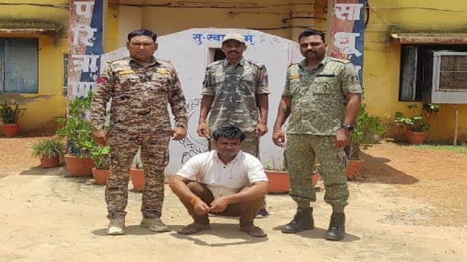 पुलिस की गिरफ्त में आरोपी