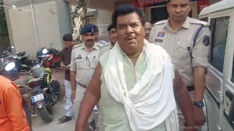 CG: बिलासपुर में पूर्व विधायक अरुण तिवारी गिरफ्तार, पीएम मोदी और ऑपरेशन सिंदूर पर अभद्र पोस्ट का आरोप