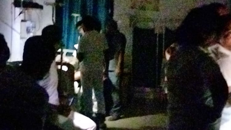 Bihar: सरकारी अस्पताल में मोबाइल की रोशनी में इलाज का वीडियो सामने आया, पूर्व सूचना के बावजूद बरती लापरवाही