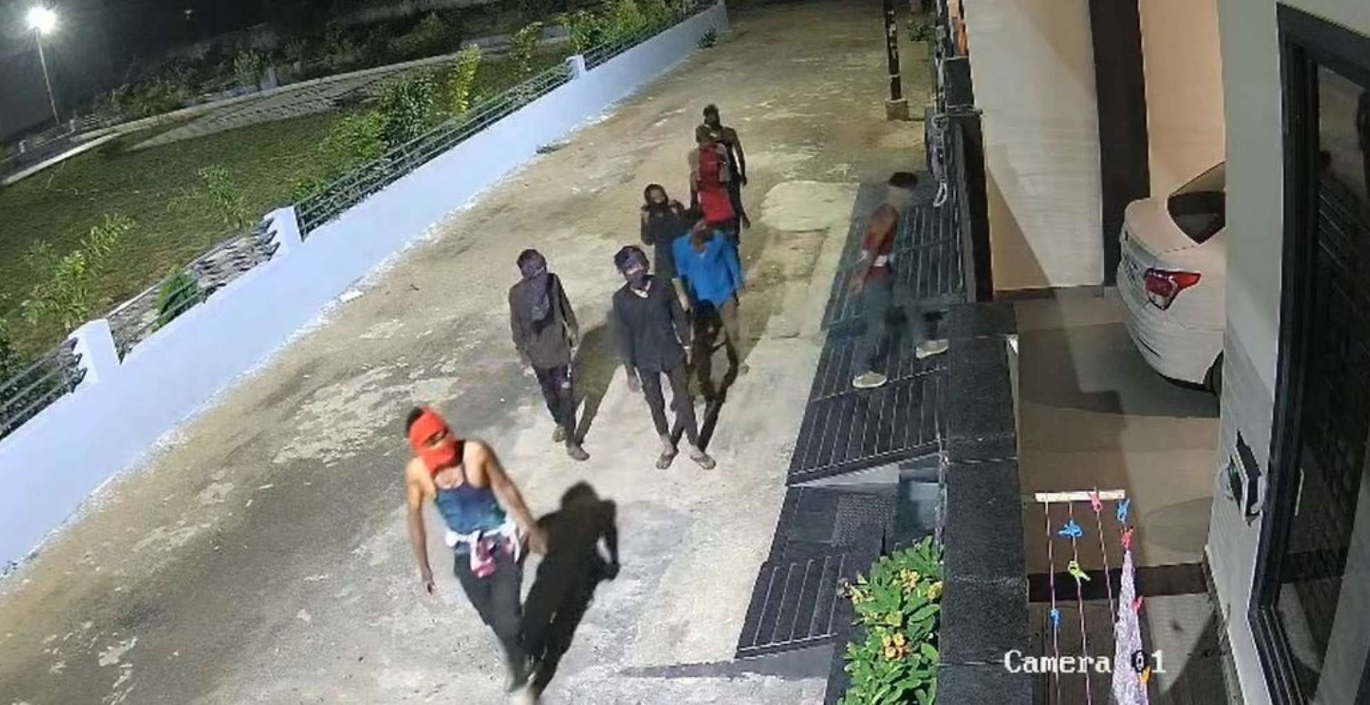 सीसीटीवी कैमरे में कैद हुई घटना