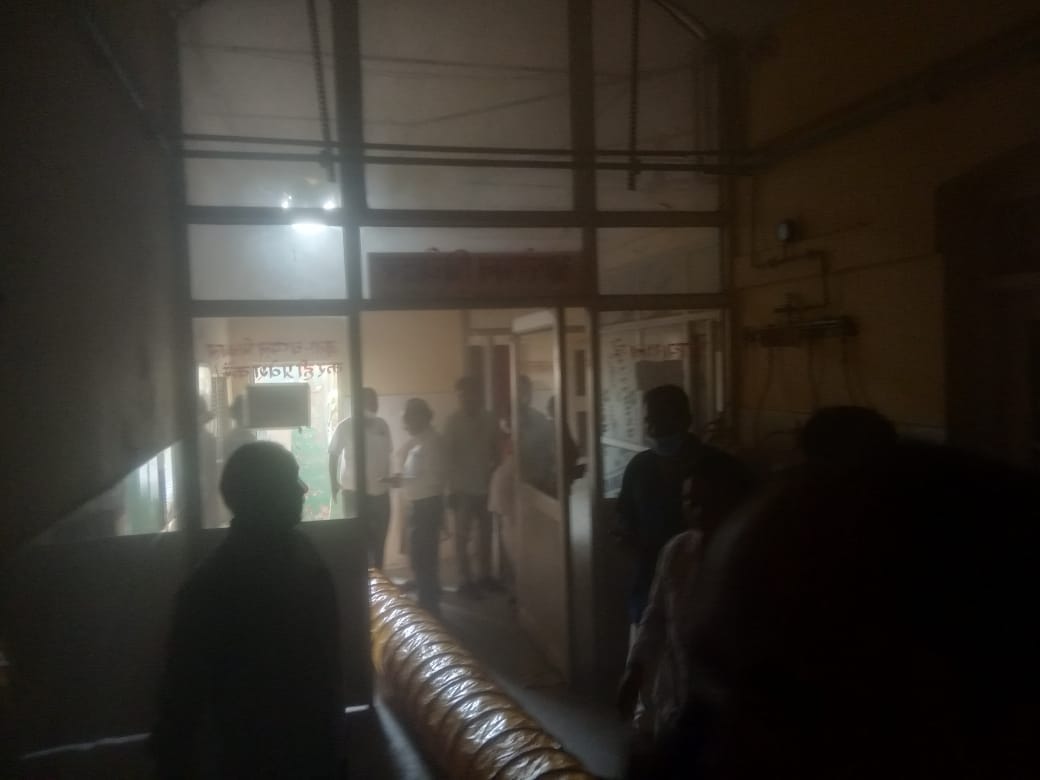 Sultanpur: Fire broke out in the veranda outside the operation theatre of the autonomous medical college
