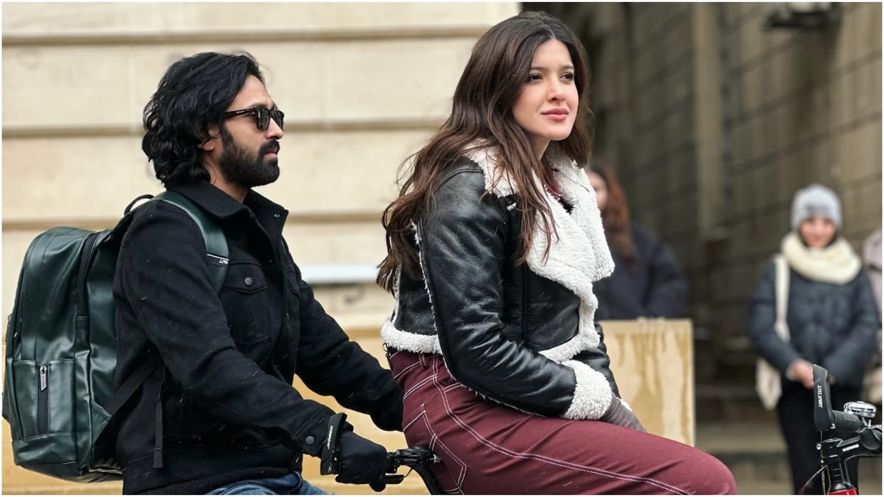 Shanaya Kapoor Vikrant Massey Starrer Aankhon Ki Gustaakhiyan First Poster Out