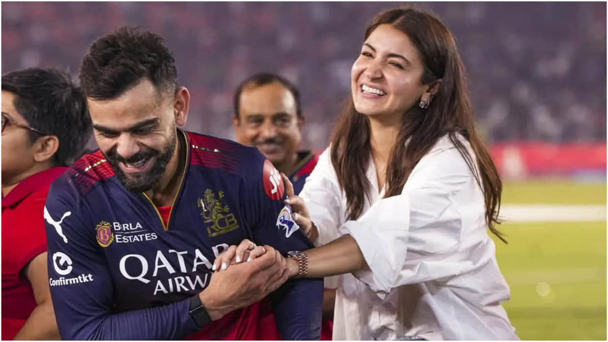 Virat Kohli Anushka Sharma Returns Home After Winning RCB First IPL Trophy Fans Reaction On Viral Video
