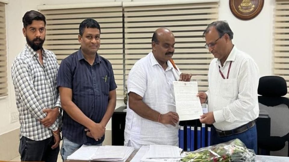 Janjgir-Champa MLA discussed problems of Naila railway station with DRM