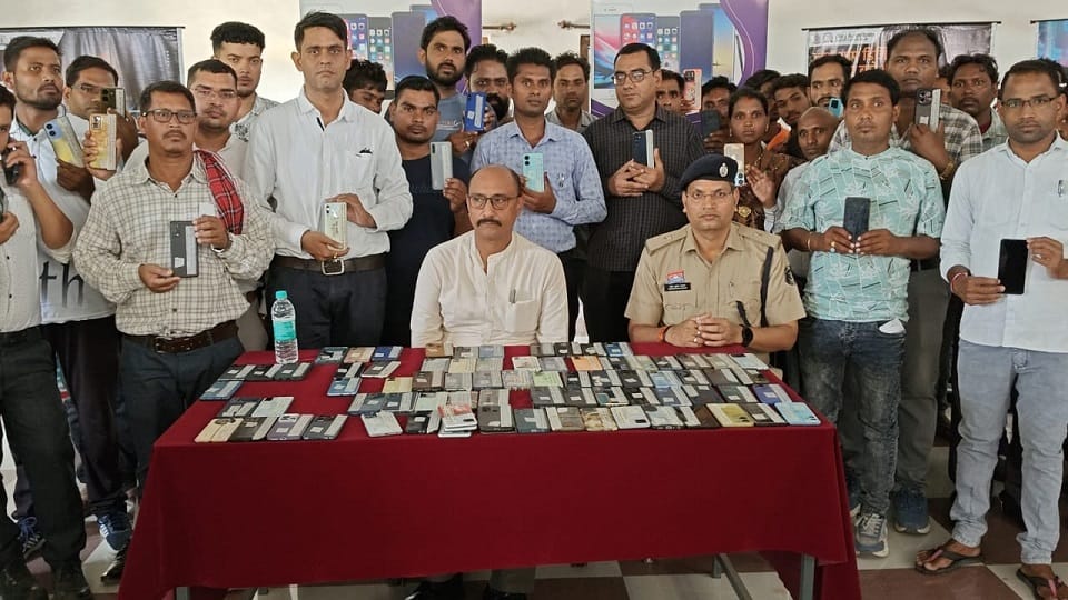 115 मोबाइल बरामद